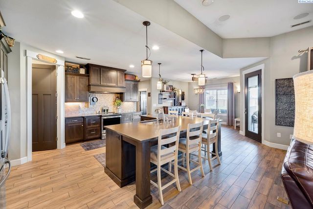 11807 Pelican Road, Pasco, WA 99301