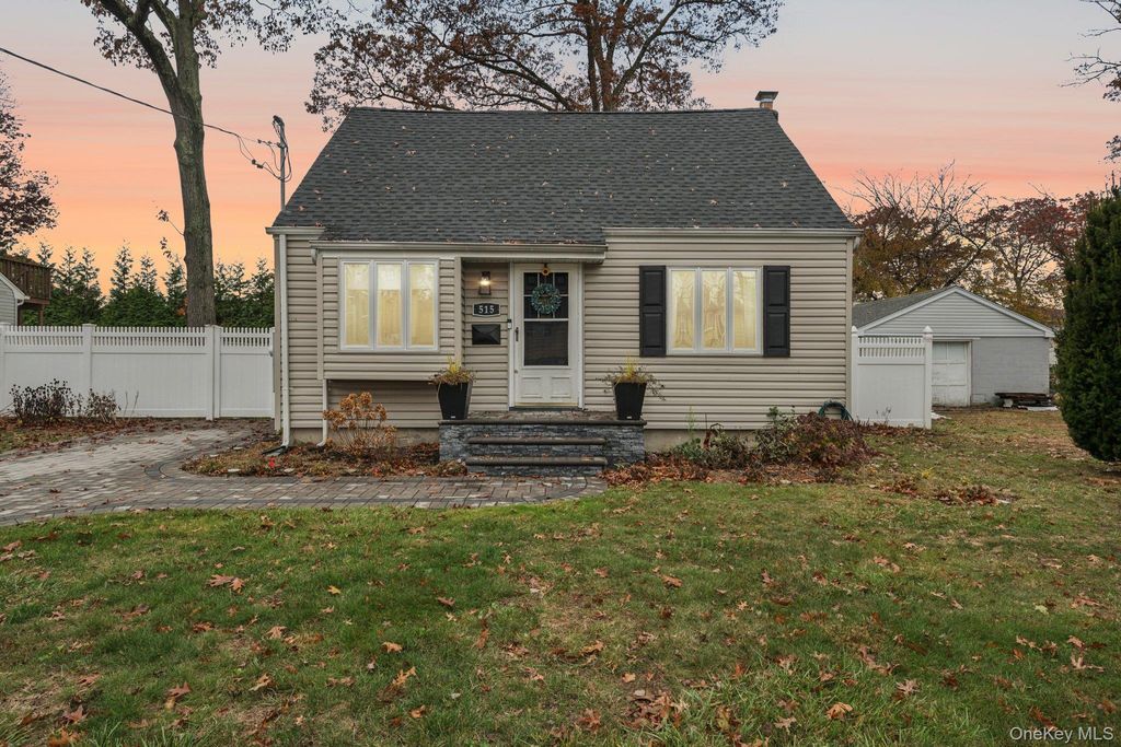 515 McCall Avenue, West Islip, NY 11795