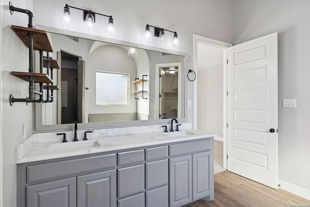 291 Strasbourg, Castroville, TX 78009