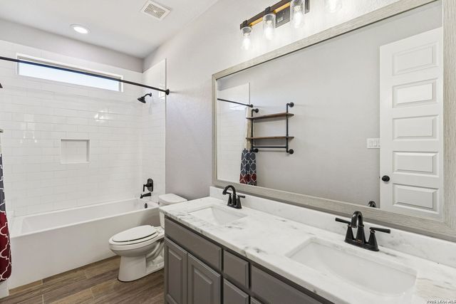 291 Strasbourg, Castroville, TX 78009