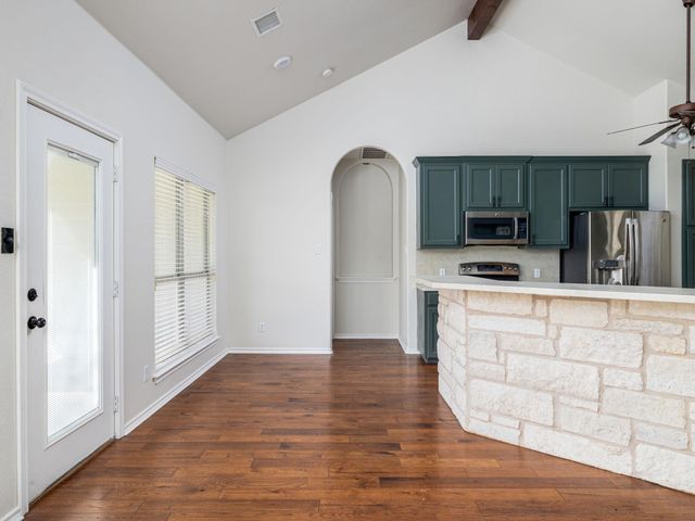 2209 Lark LN, Taylor, TX 76574