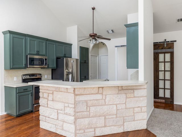 2209 Lark LN, Taylor, TX 76574