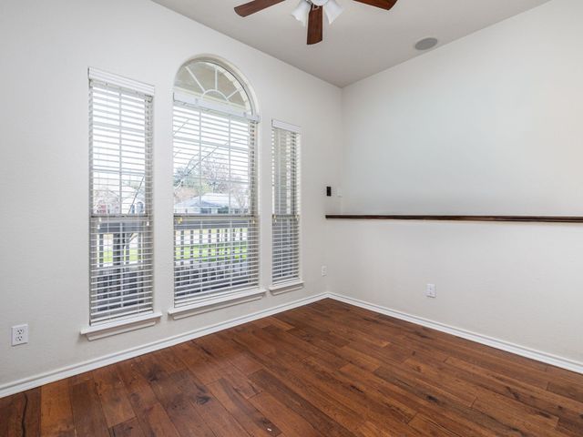 2209 Lark LN, Taylor, TX 76574