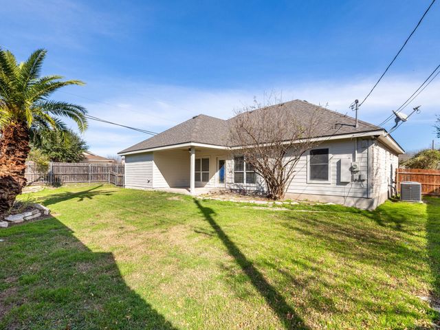 2209 Lark LN, Taylor, TX 76574