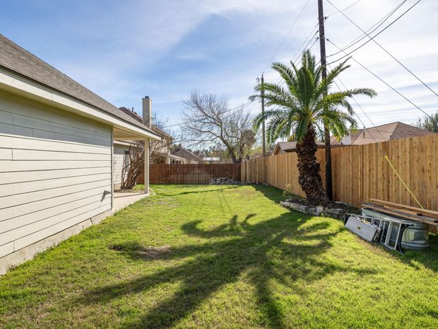 2209 Lark LN, Taylor, TX 76574