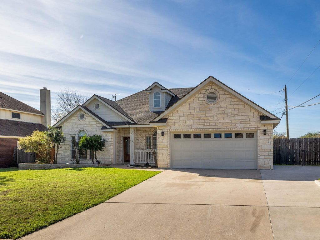 2209 Lark LN, Taylor, TX 76574