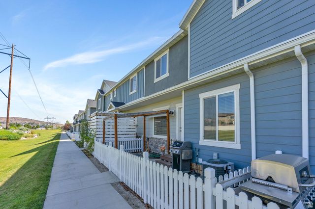 7407 N COTTAGE LN, Eagle Mountain, UT 84005