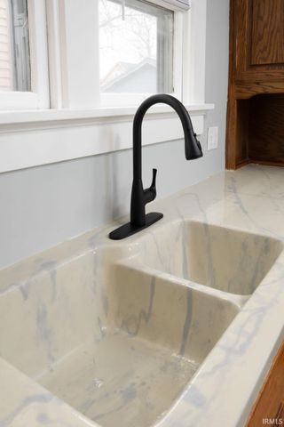 445 E Wildwood Avenue, Fort Wayne, IN 46806