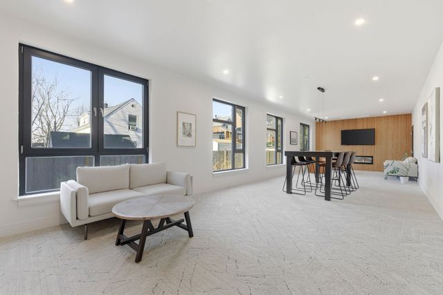 85 Myrtle St 106, Quincy, MA 02171