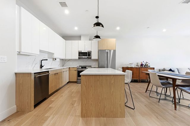 85 Myrtle St 106, Quincy, MA 02171