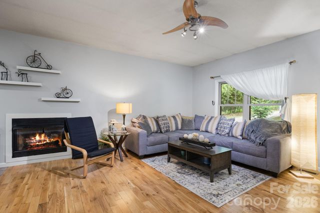 34 Grandview Court, Asheville, NC 28806
