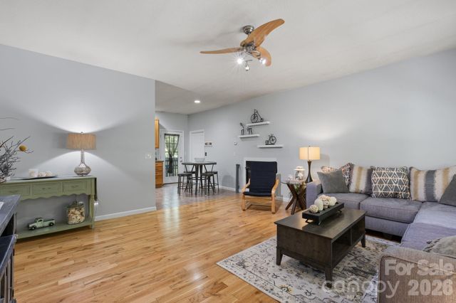 34 Grandview Court, Asheville, NC 28806