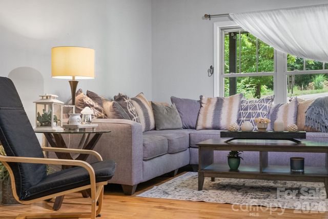34 Grandview Court, Asheville, NC 28806
