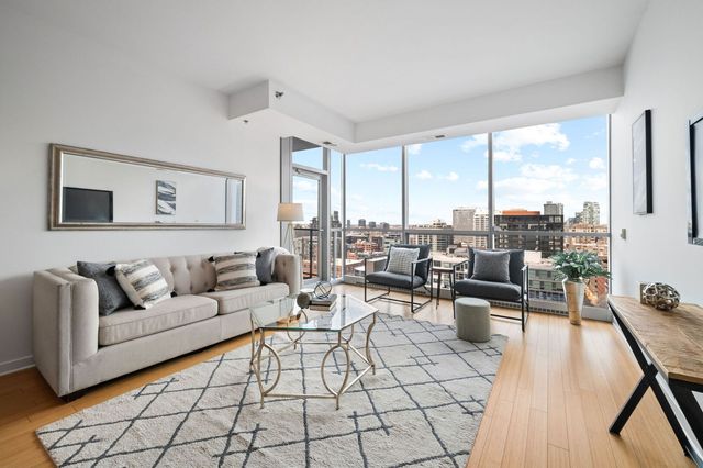 303 W OHIO Street 1901, Chicago, IL 60654