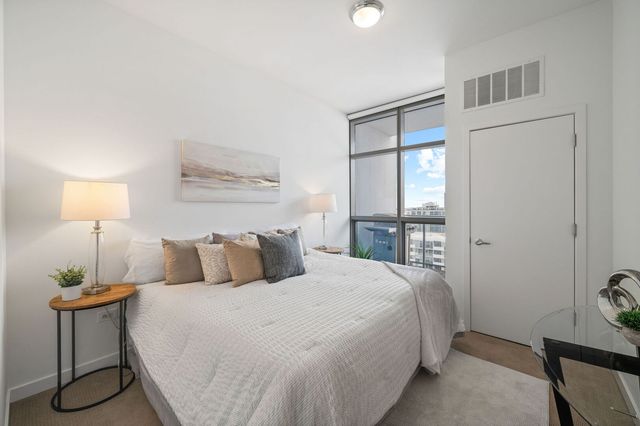 303 W OHIO Street 1901, Chicago, IL 60654