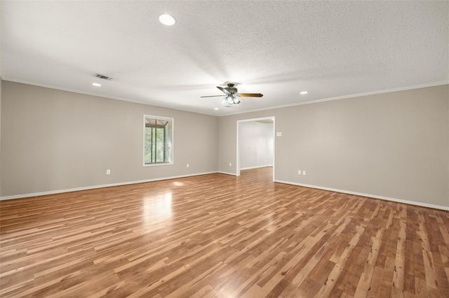 3103 Spring Stuebner Road, Spring, TX 77389