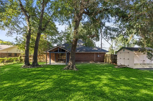 3103 Spring Stuebner Road, Spring, TX 77389
