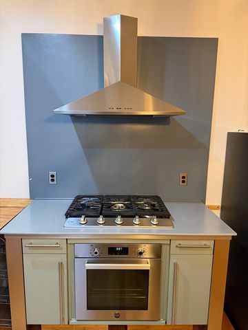 100 Pearl St 18, Chelsea, MA 02150