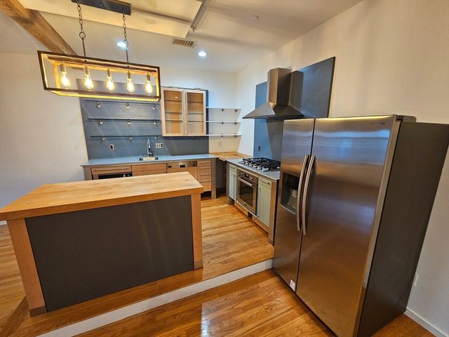 100 Pearl St 18, Chelsea, MA 02150
