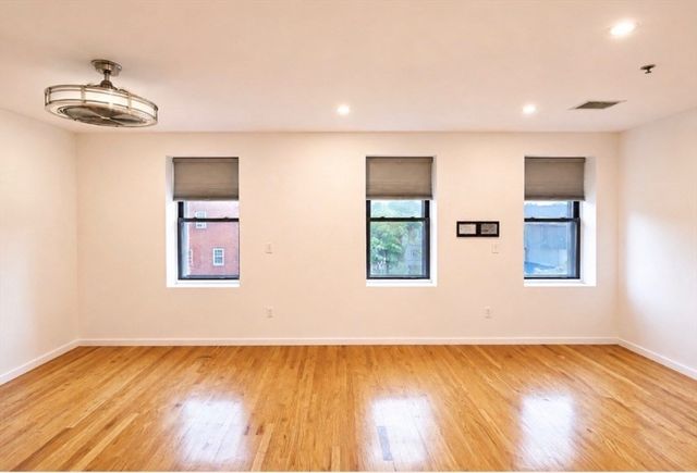 100 Pearl St 18, Chelsea, MA 02150