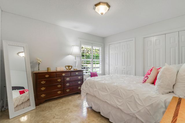 1 Durness Court, Palm Beach Gardens, FL 33418