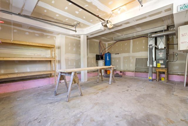 1 Deer Crossing Circle, Londonderry, NH 03053