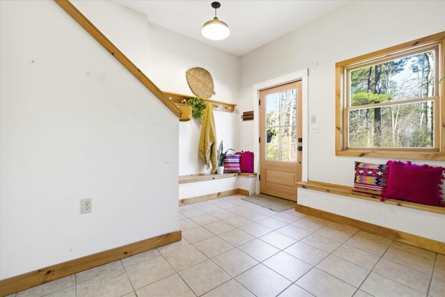 1 Deer Crossing Circle, Londonderry, NH 03053