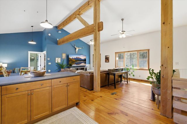 1 Deer Crossing Circle, Londonderry, NH 03053