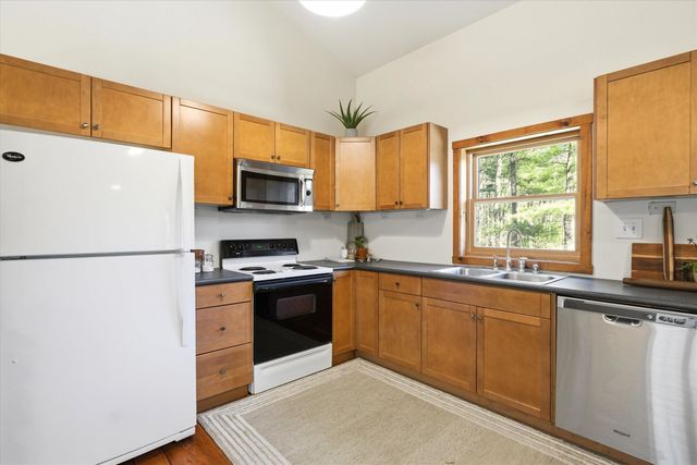 1 Deer Crossing Circle, Londonderry, NH 03053