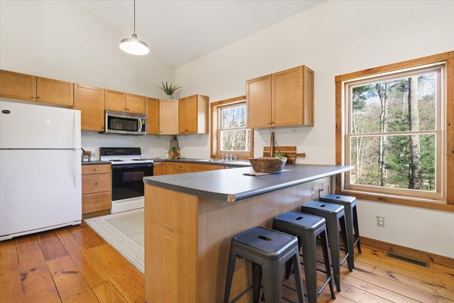 1 Deer Crossing Circle, Londonderry, NH 03053