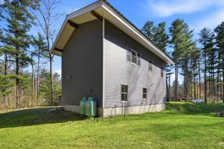 1 Deer Crossing Circle, Londonderry, NH 03053