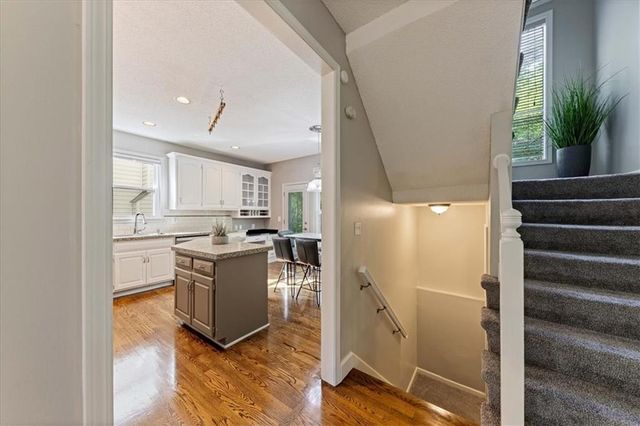 11207 W 116th Terrace, Overland Park, KS 66210