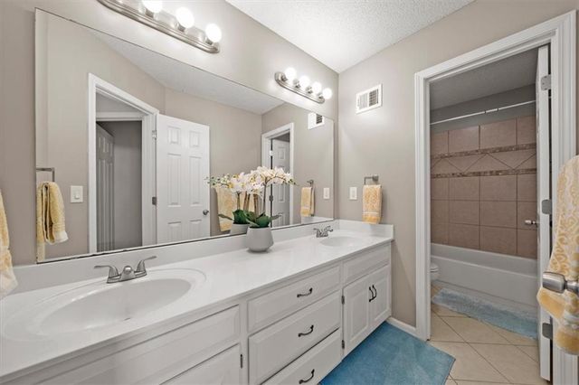11207 W 116th Terrace, Overland Park, KS 66210