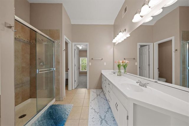 11207 W 116th Terrace, Overland Park, KS 66210