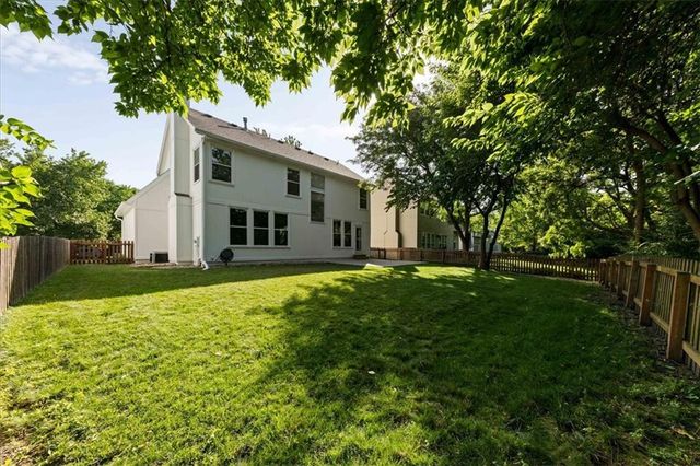 11207 W 116th Terrace, Overland Park, KS 66210