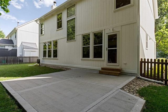 11207 W 116th Terrace, Overland Park, KS 66210