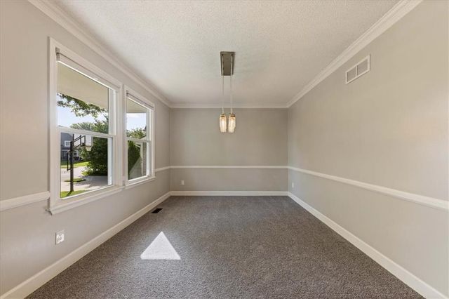 11207 W 116th Terrace, Overland Park, KS 66210
