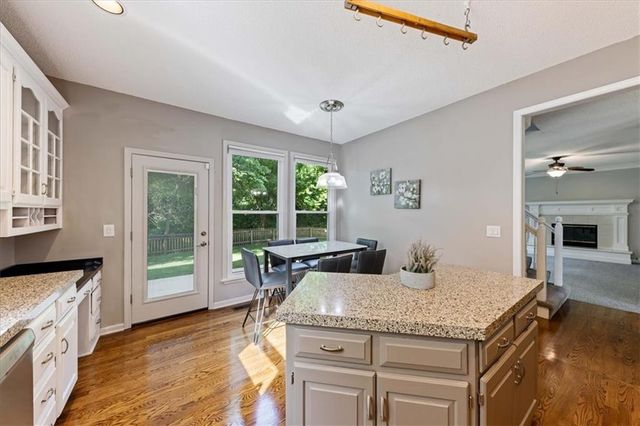 11207 W 116th Terrace, Overland Park, KS 66210