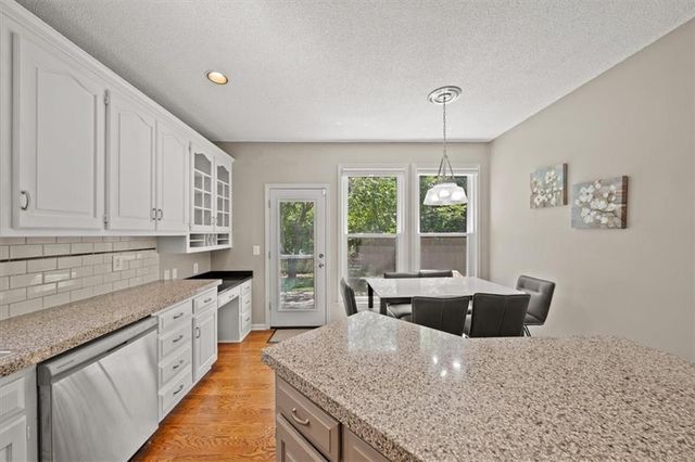 11207 W 116th Terrace, Overland Park, KS 66210