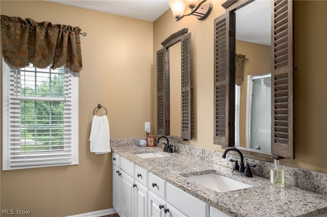 559 Alliance Drive, Sagamore Hills, OH 44067
