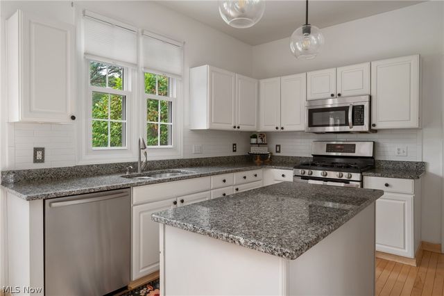 559 Alliance Drive, Sagamore Hills, OH 44067