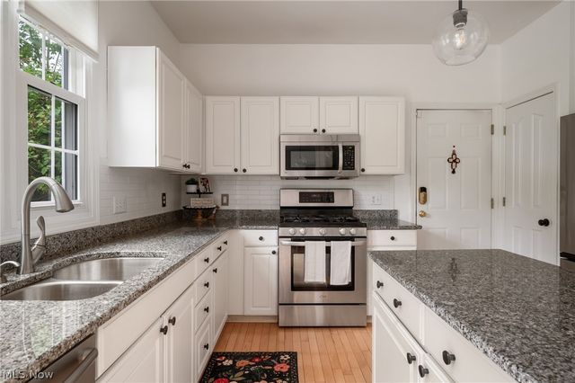 559 Alliance Drive, Sagamore Hills, OH 44067