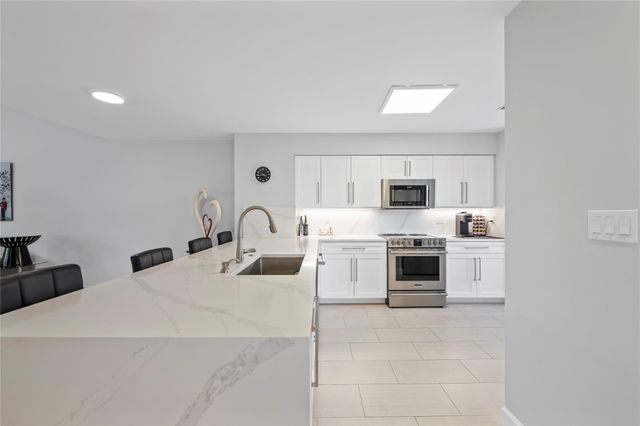 240 NE 2ND Street 6-F, Delray Beach, FL 33444