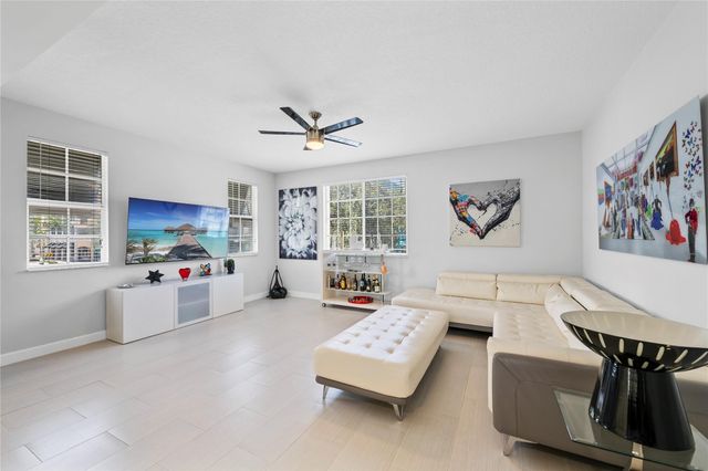 240 NE 2ND Street 6-F, Delray Beach, FL 33444