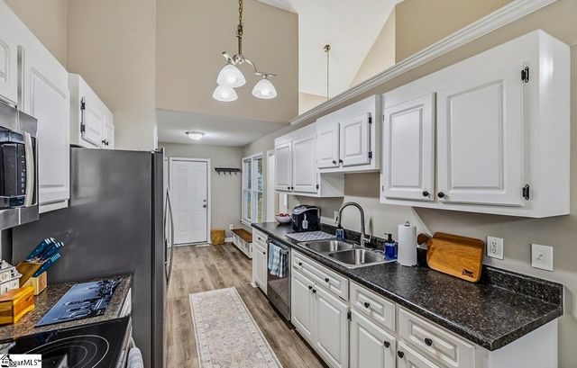 16 Fawndale Lane, Fountain Inn, SC 29644