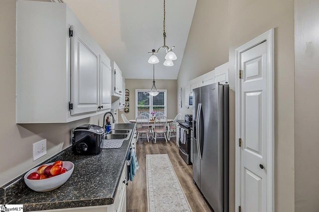 16 Fawndale Lane, Fountain Inn, SC 29644