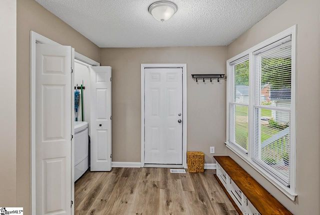 16 Fawndale Lane, Fountain Inn, SC 29644