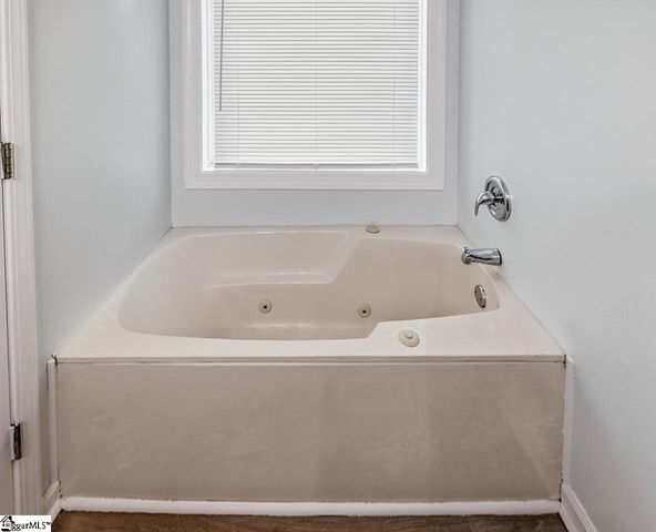 16 Fawndale Lane, Fountain Inn, SC 29644