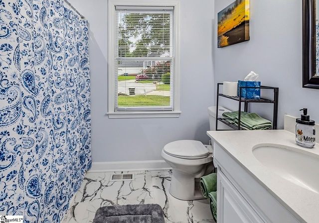 16 Fawndale Lane, Fountain Inn, SC 29644