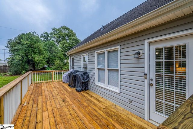 16 Fawndale Lane, Fountain Inn, SC 29644